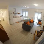 The Boulevard Alcove, Semi-central&quiet Suite, With Balcony! Appartement Lecco