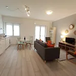 The Boulevard Alcove, Semi-central&quiet Suite, With Balcony! Lecco