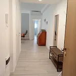The Boulevard Alcove, Semi-central&quiet Suite, With Balcony! Appartement