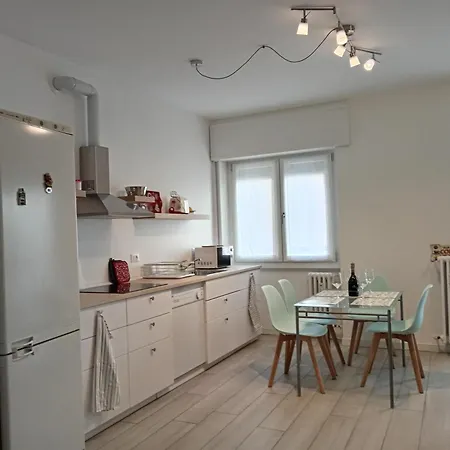Apartment The Boulevard Alcove Semi-Central&Quiet Suite, With Balcony! Lecco