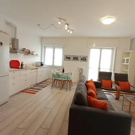 Appartement The Boulevard Alcove, Semi-central&quiet Suite, With Balcony!