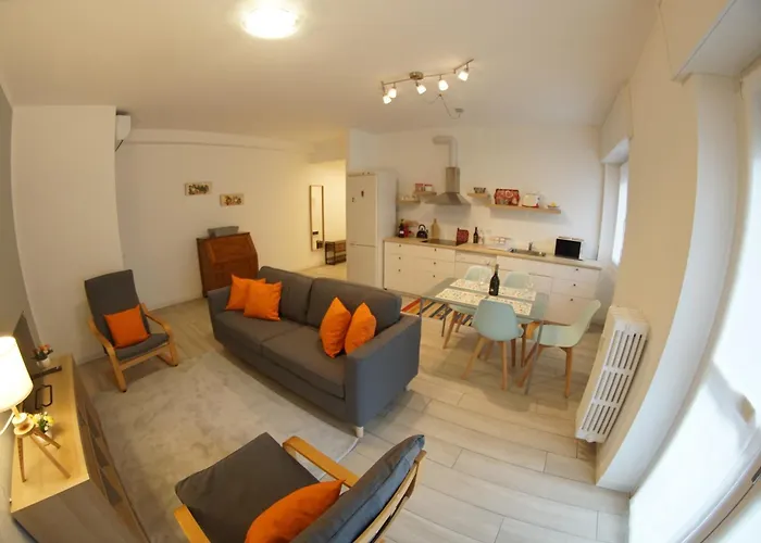 The Boulevard Alcove, Semi-central&quiet Suite, With Balcony!