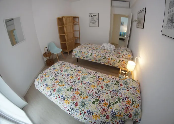 The Boulevard Alcove, Semi-central&quiet Suite, With Balcony! דירה