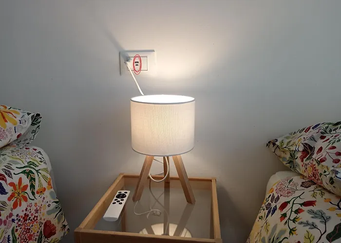 The Boulevard Alcove, Semi-central&quiet Suite, With Balcony! לקו