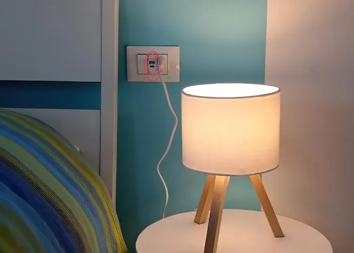 The Boulevard Alcove, Semi-central&quiet Suite, With Balcony! * לקו