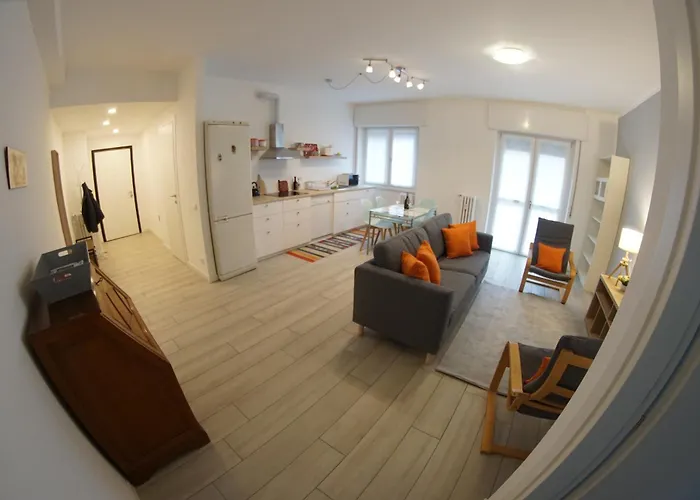 The Boulevard Alcove, Semi-central&quiet Suite, With Balcony! Daire Lecco