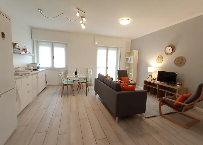 The Boulevard Alcove, Semi-central&quiet Suite, With Balcony! Lecco