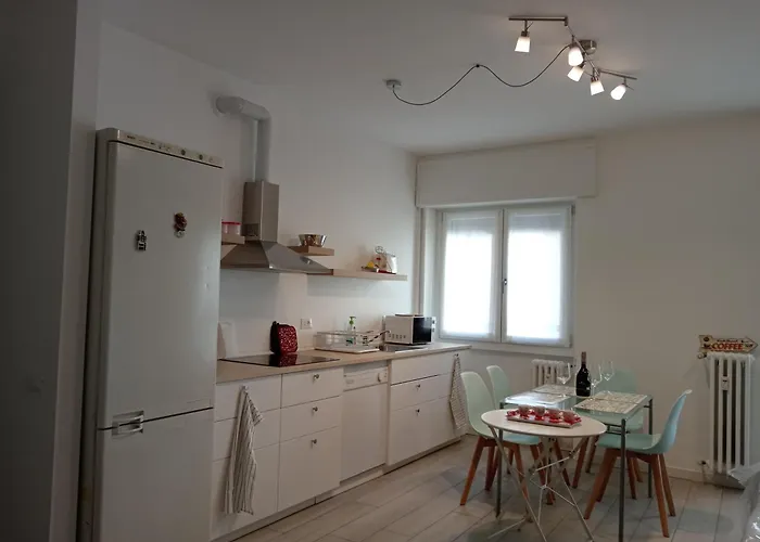 The Boulevard Alcove, Semi-central&quiet Suite, With Balcony! Daire Lecco