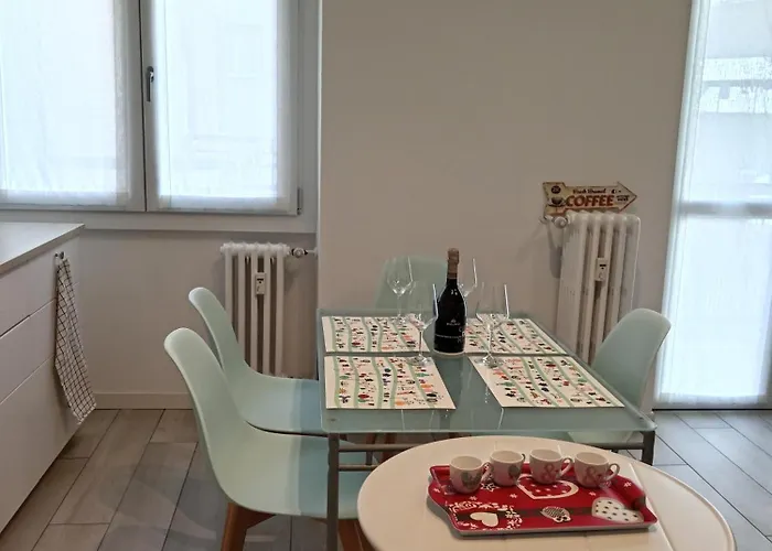 The Boulevard Alcove, Semi-central&quiet Suite, With Balcony! Daire