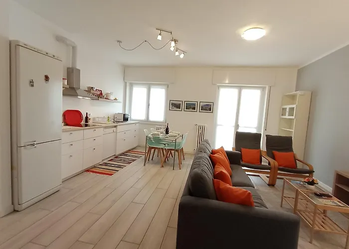 Daire The Boulevard Alcove, Semi-central&quiet Suite, With Balcony!
