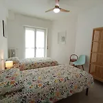 The Boulevard Alcove, Semi-central&quiet Suite, With Balcony! דירה