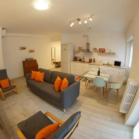 The Boulevard Alcove, Semi-central&quiet Suite, With Balcony!