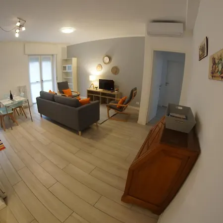 The Boulevard Alcove, Semi-central&quiet Suite, With Balcony! Apartamento Lecco